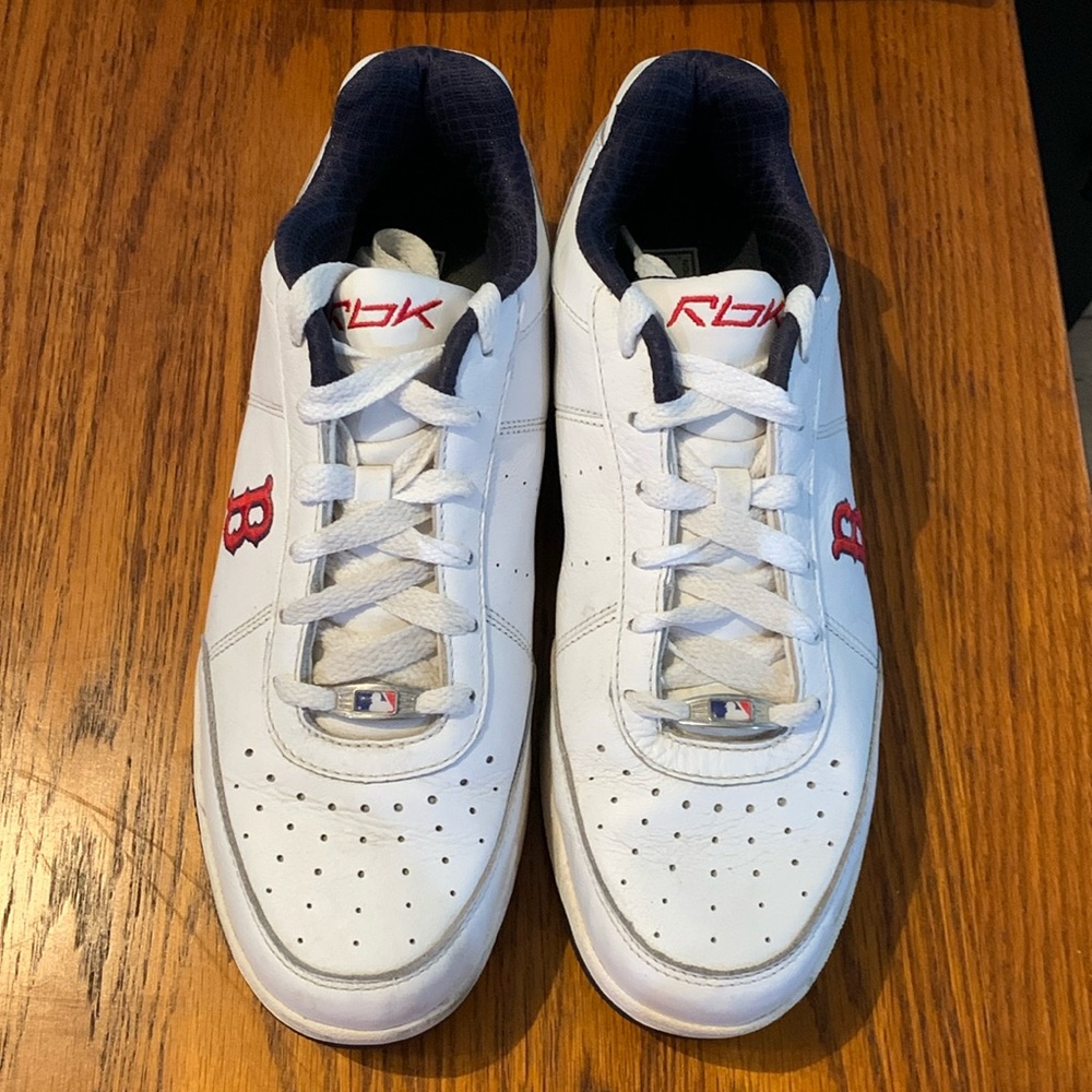 HTF Vintage Reebok Boston Red Sox Sneaker with embroidered classic“B” EUC